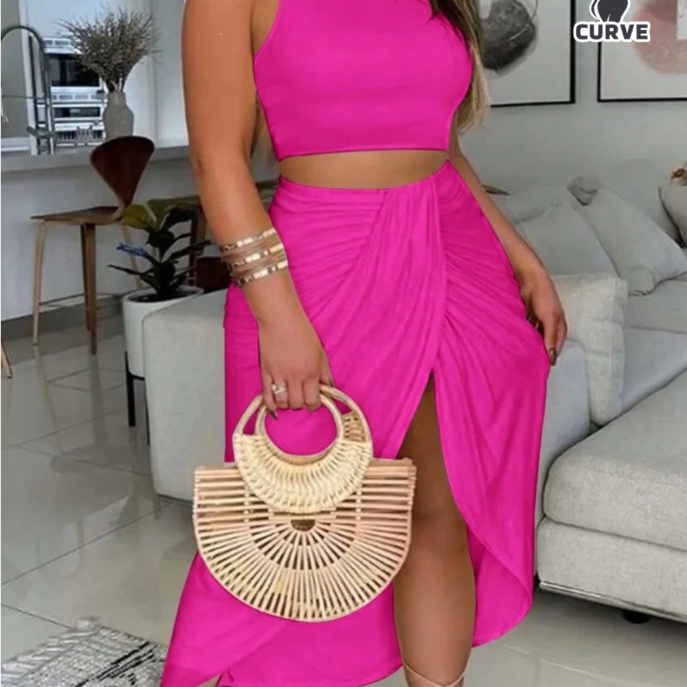 Slaydiva Plus Size Women Crop Top & Asymmetrical Hem
Bodycon Skirt Tight Set